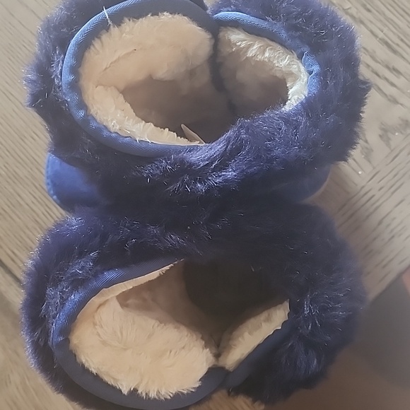 Seahawks Fur Boots - Picture 3 of 8